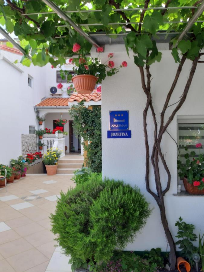 Apartmani Jozefina オミサリ エクステリア 写真