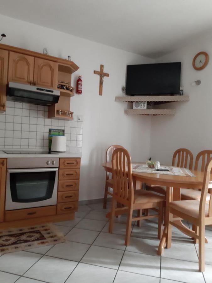 Apartmani Jozefina オミサリ 部屋 写真