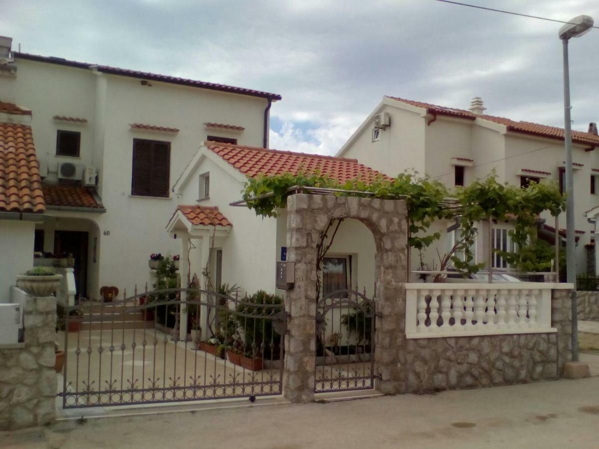 Apartmani Jozefina オミサリ エクステリア 写真